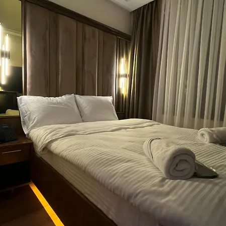 Hotel Lokka Ortakoy 3*